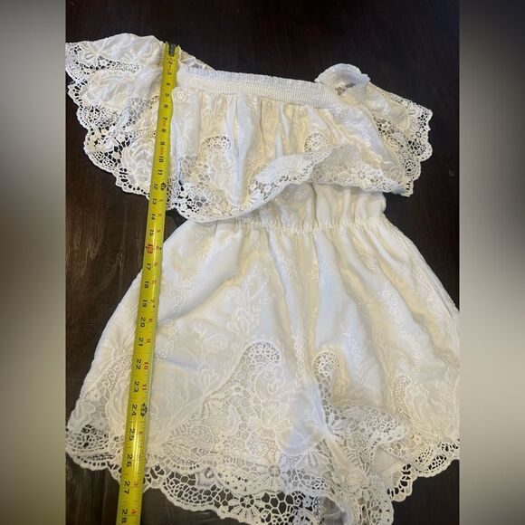 Abercrombie and Fitch White Lace Eyelet Embroidered Romper Size Medium - Picture 9 of 12